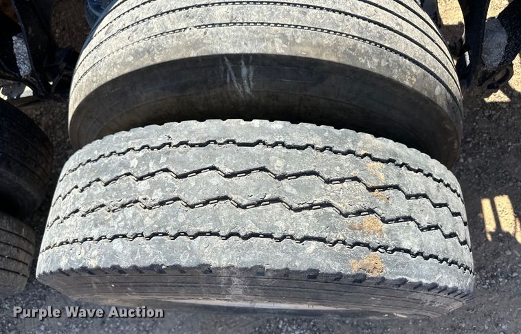 image for item OL9680 2007 International 8600 semi truck