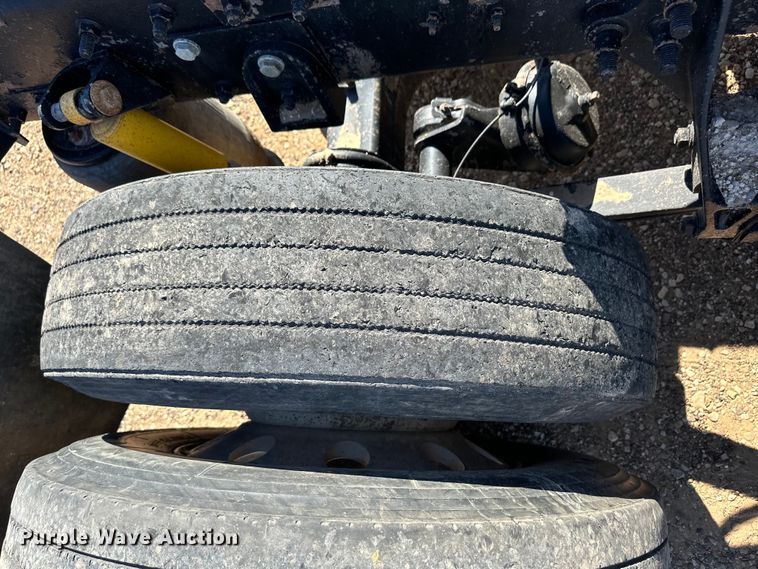 image for item OL9680 2007 International 8600 semi truck