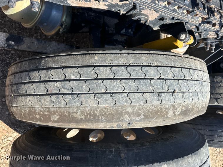 image for item OL9680 2007 International 8600 semi truck