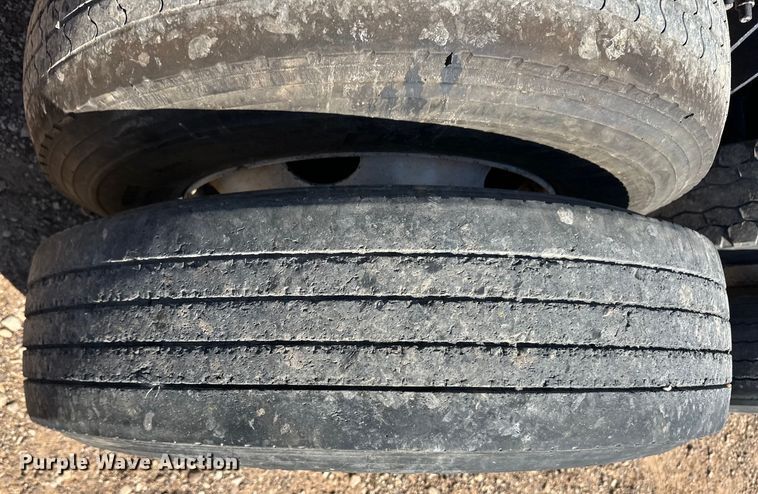 image for item OL9680 2007 International 8600 semi truck