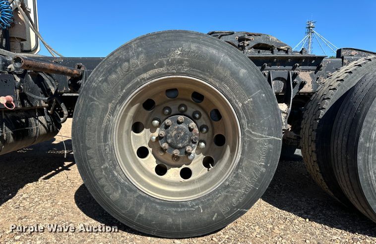 image for item OL9680 2007 International 8600 semi truck