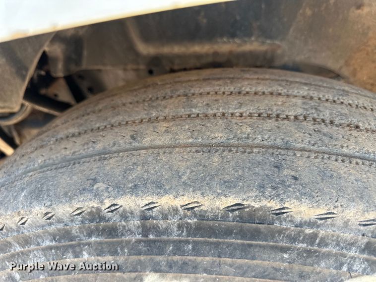 image for item OL9680 2007 International 8600 semi truck