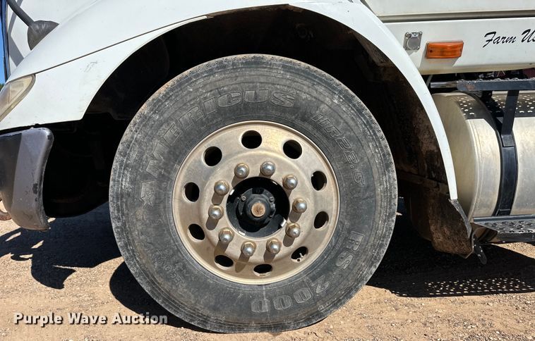 image for item OL9680 2007 International 8600 semi truck