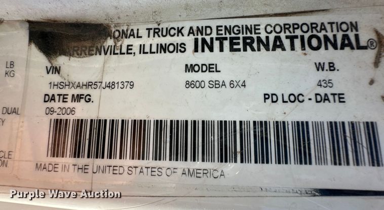 image for item OL9680 2007 International 8600 semi truck