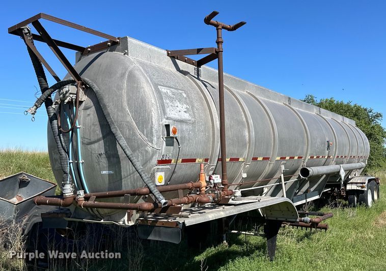 image for item OL9685 1976 Trailmaster tank trailer