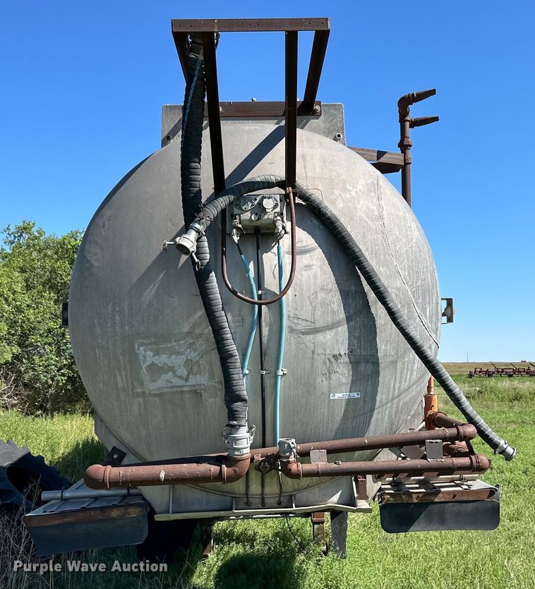 image for item OL9685 1976 Trailmaster tank trailer