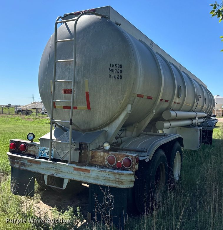 image for item OL9685 1976 Trailmaster tank trailer