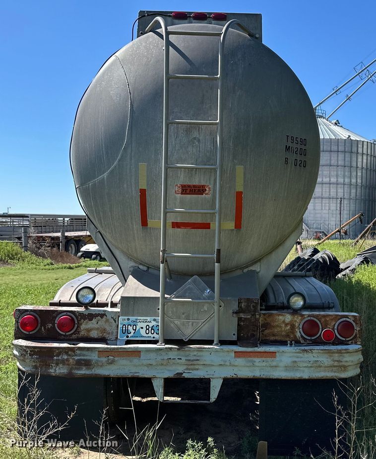 image for item OL9685 1976 Trailmaster tank trailer