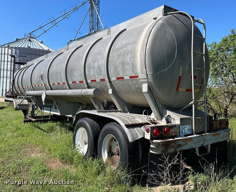 image for item OL9685 1976 Trailmaster tank trailer