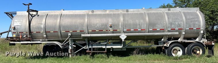 image for item OL9685 1976 Trailmaster tank trailer