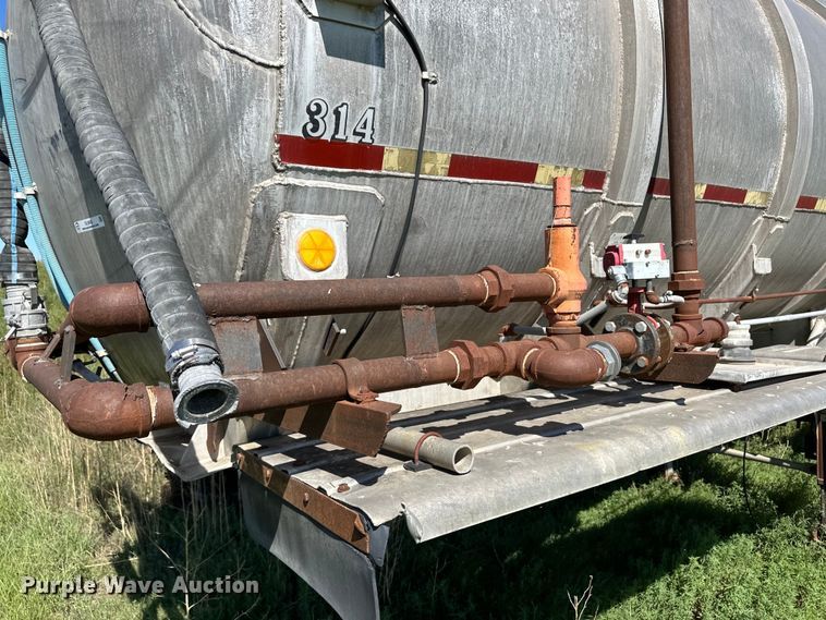 image for item OL9685 1976 Trailmaster tank trailer