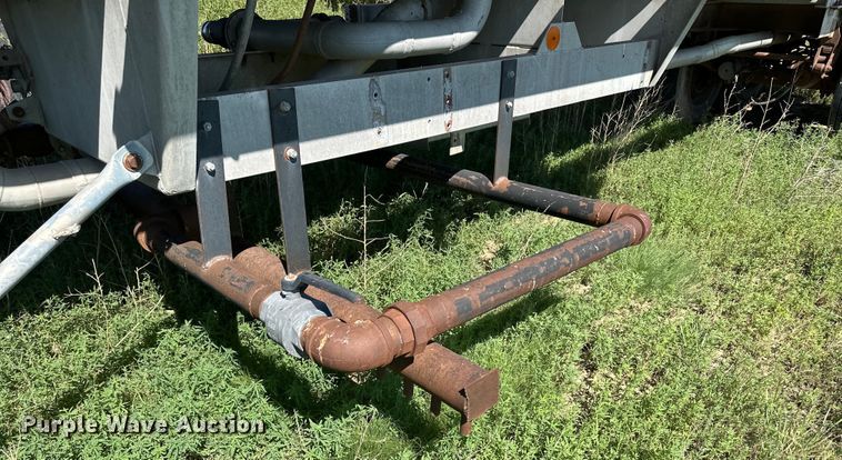 image for item OL9685 1976 Trailmaster tank trailer