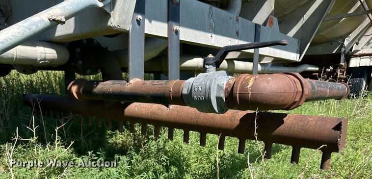 image for item OL9685 1976 Trailmaster tank trailer