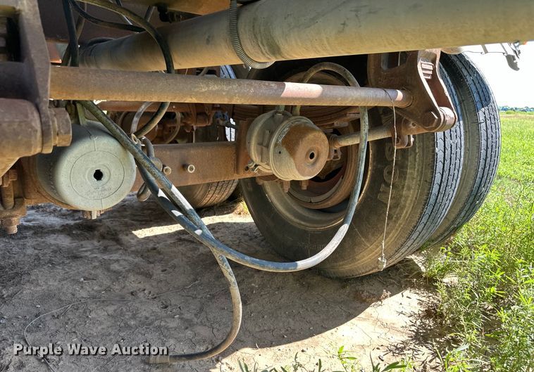 image for item OL9685 1976 Trailmaster tank trailer