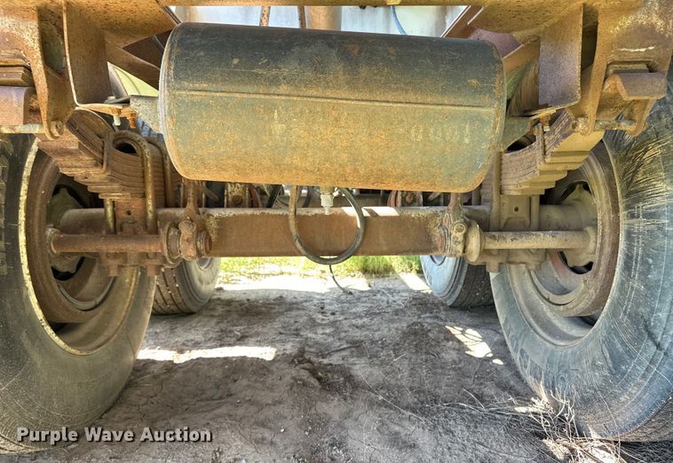 image for item OL9685 1976 Trailmaster tank trailer