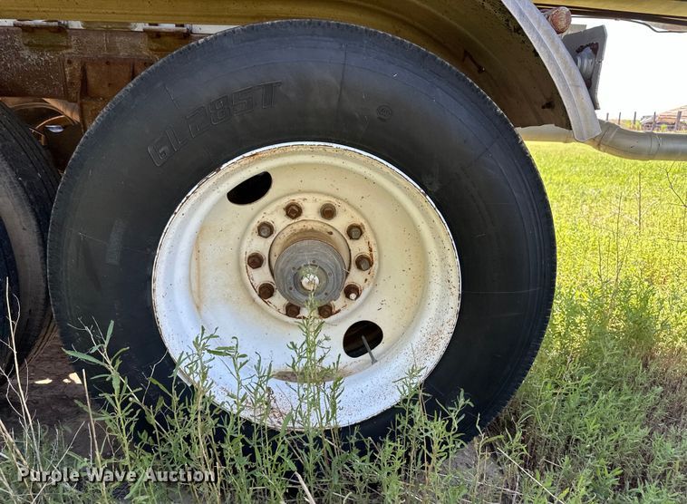 image for item OL9685 1976 Trailmaster tank trailer