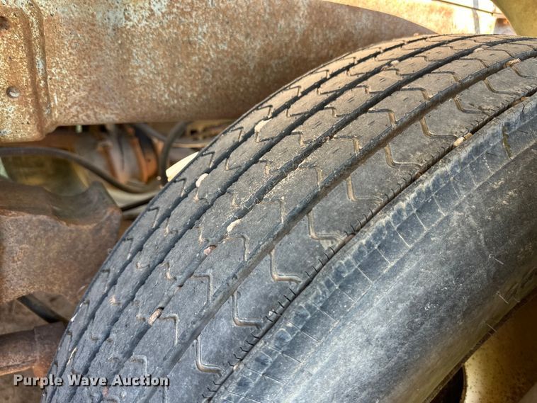 image for item OL9685 1976 Trailmaster tank trailer