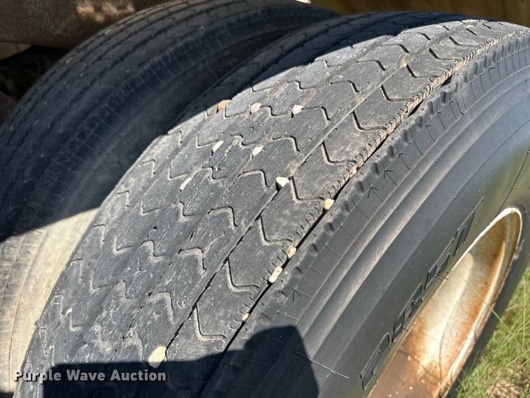 image for item OL9685 1976 Trailmaster tank trailer