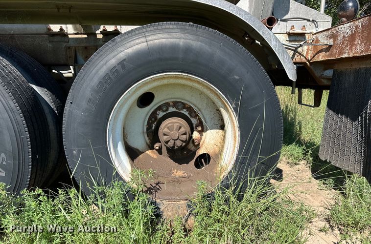 image for item OL9685 1976 Trailmaster tank trailer