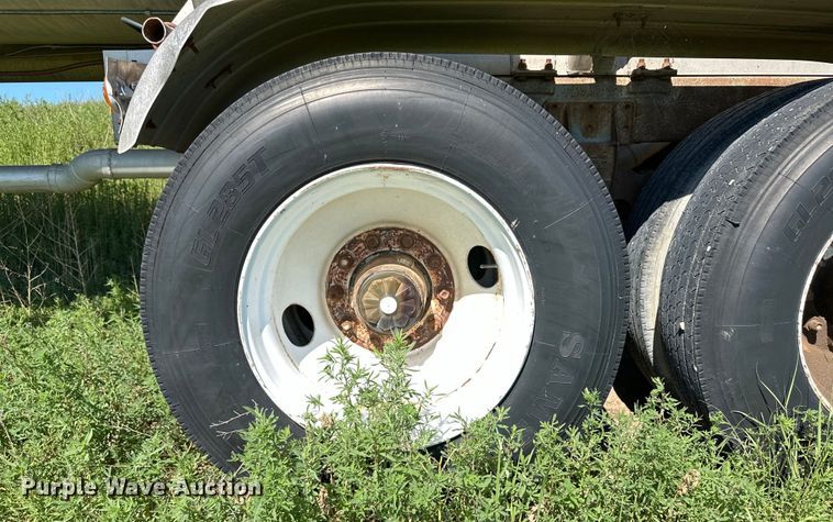 image for item OL9685 1976 Trailmaster tank trailer