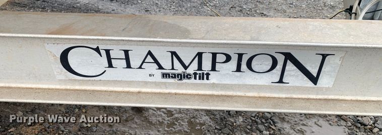 image for item DM7817 2003 Champion 22 Tunnel Champ boat
