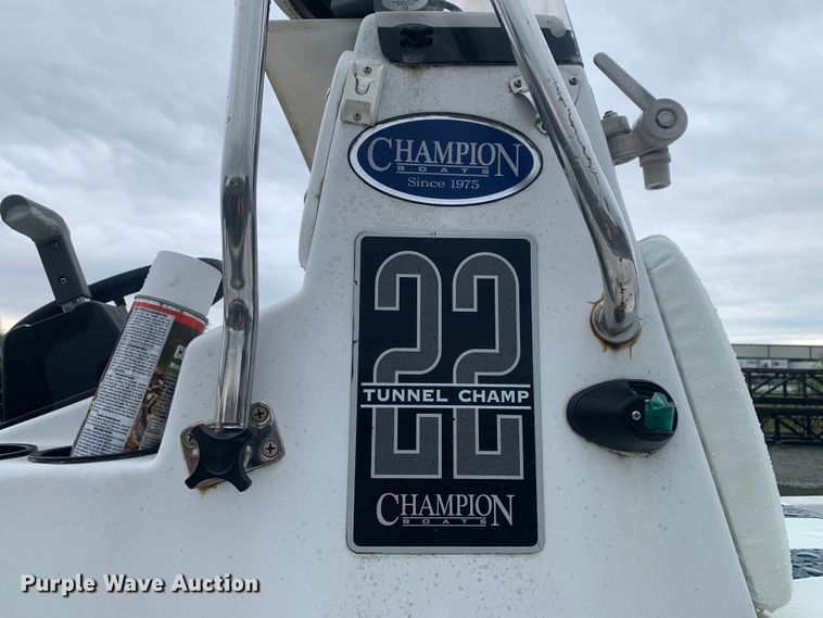 image for item DM7817 2003 Champion 22 Tunnel Champ boat