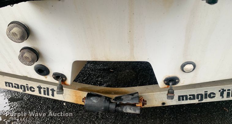 image for item DM7817 2003 Champion 22 Tunnel Champ boat