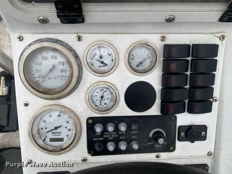 image for item DM7817 2003 Champion 22 Tunnel Champ boat