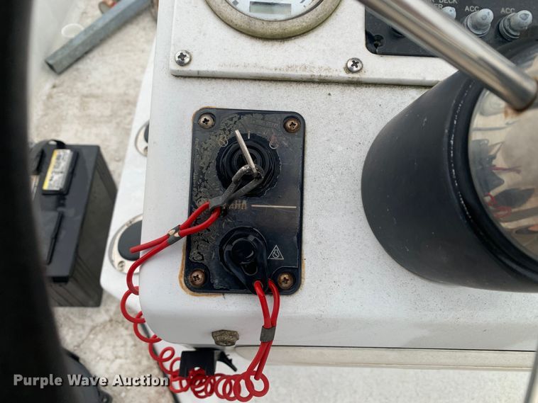 image for item DM7817 2003 Champion 22 Tunnel Champ boat