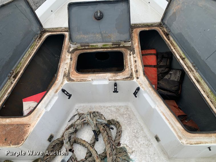 image for item DM7817 2003 Champion 22 Tunnel Champ boat