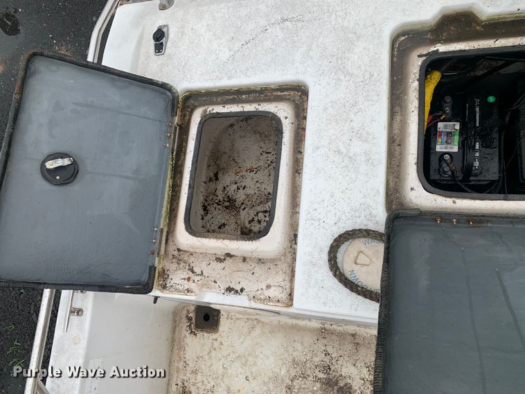 image for item DM7817 2003 Champion 22 Tunnel Champ boat