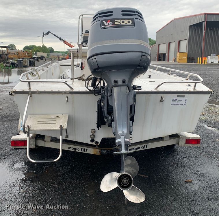 image for item DM7817 2003 Champion 22 Tunnel Champ boat