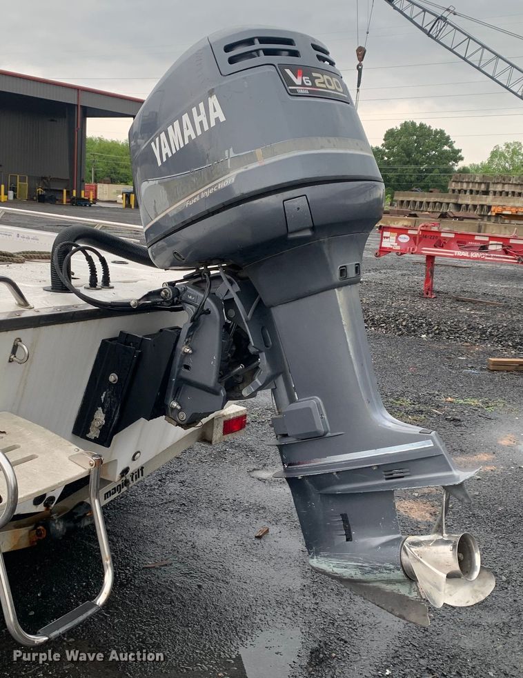 image for item DM7817 2003 Champion 22 Tunnel Champ boat