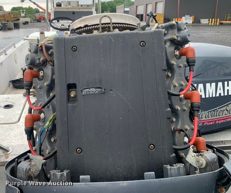 image for item DM7817 2003 Champion 22 Tunnel Champ boat