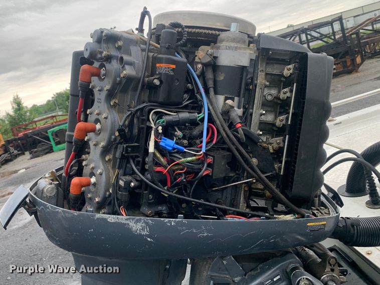 image for item DM7817 2003 Champion 22 Tunnel Champ boat