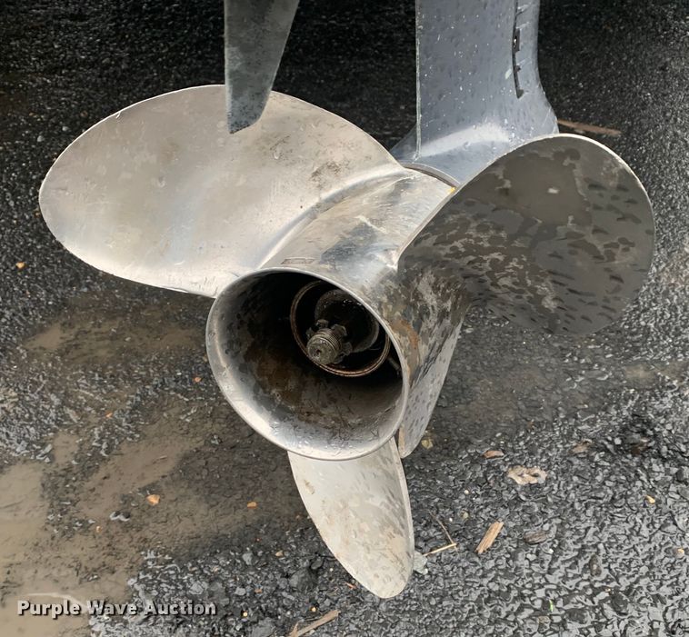 image for item DM7817 2003 Champion 22 Tunnel Champ boat