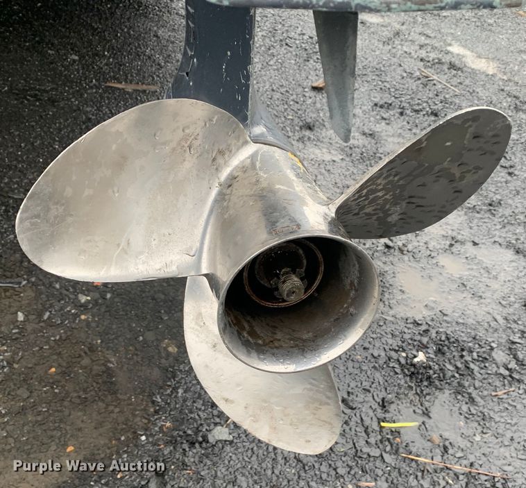 image for item DM7817 2003 Champion 22 Tunnel Champ boat