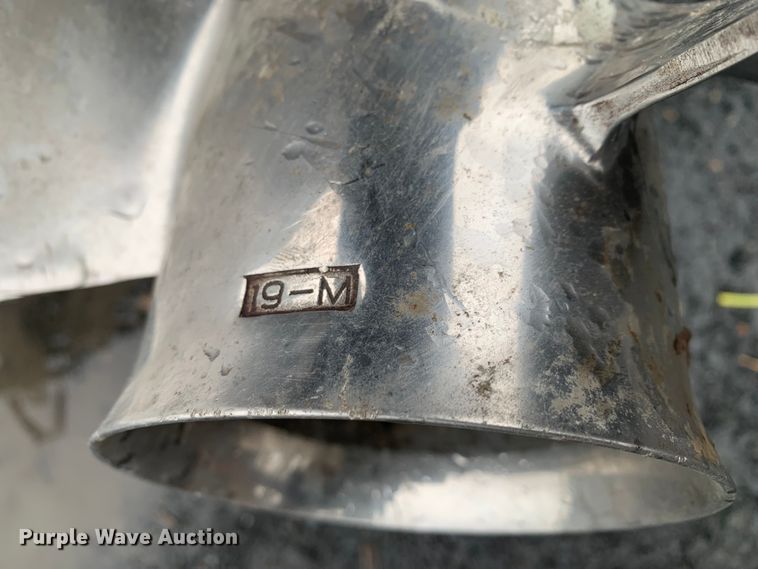 image for item DM7817 2003 Champion 22 Tunnel Champ boat