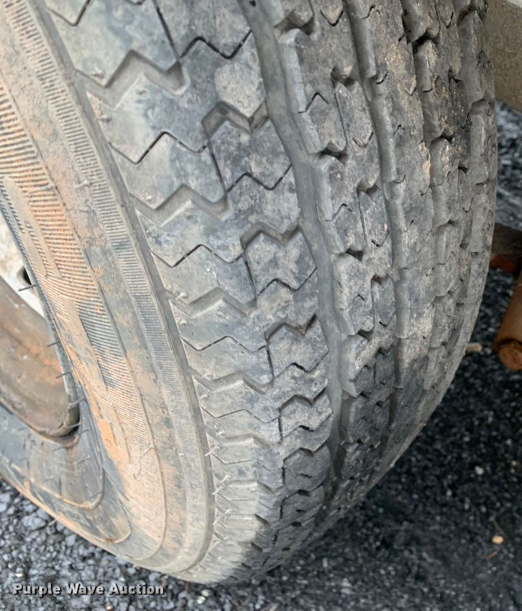 image for item DM7817 2003 Champion 22 Tunnel Champ boat