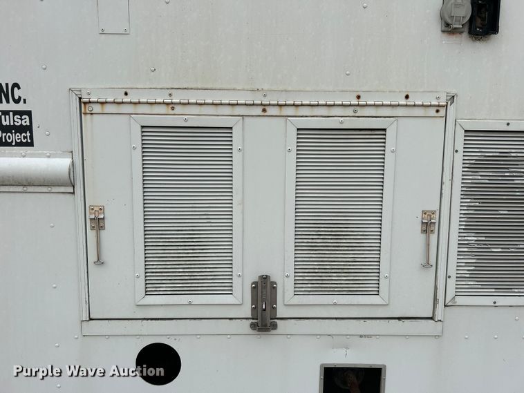 image for item DO1158 1999 Freightliner  MT45 delivery truck