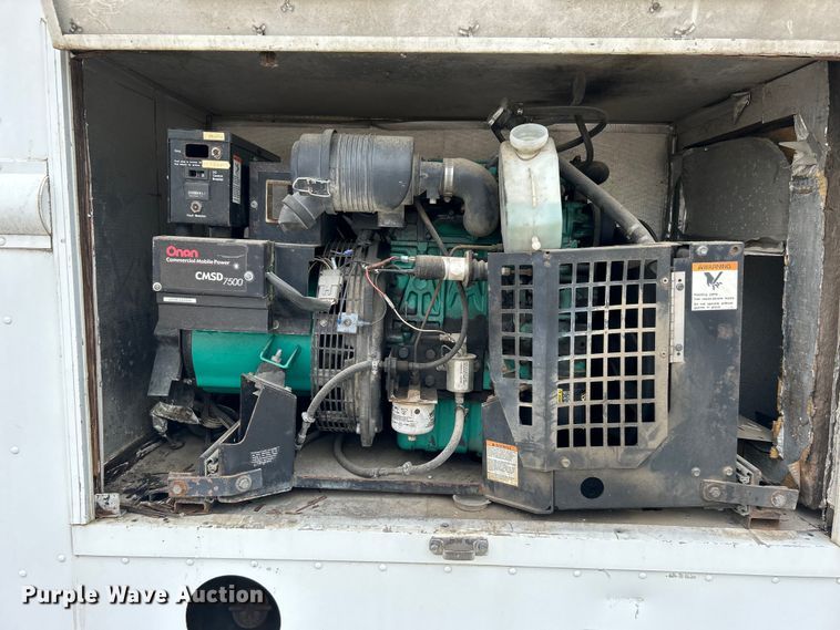 image for item DO1158 1999 Freightliner  MT45 delivery truck