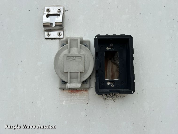 image for item DO1158 1999 Freightliner  MT45 delivery truck