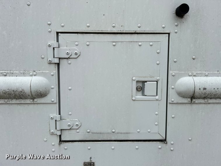 image for item DO1158 1999 Freightliner  MT45 delivery truck