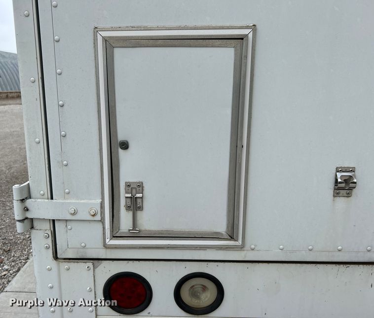 image for item DO1158 1999 Freightliner  MT45 delivery truck