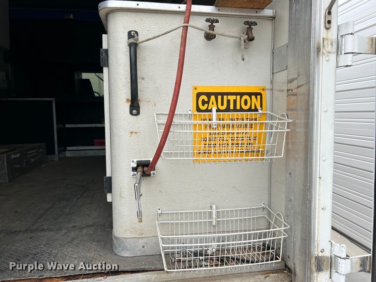 image for item DO1158 1999 Freightliner  MT45 delivery truck