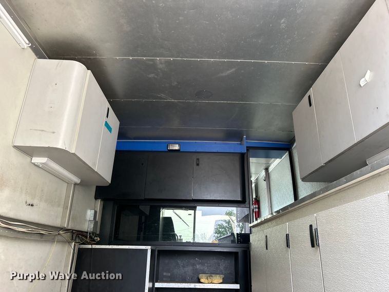 image for item DO1158 1999 Freightliner  MT45 delivery truck