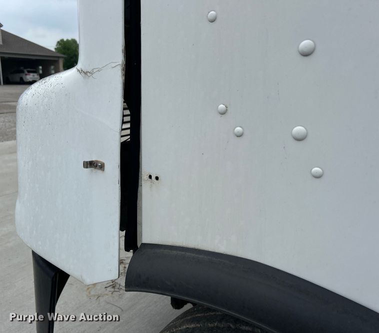 image for item DO1158 1999 Freightliner  MT45 delivery truck