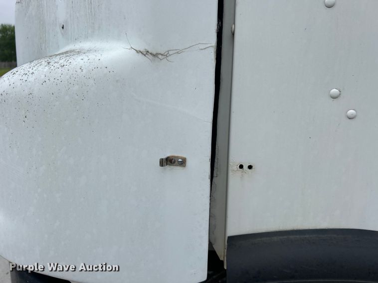 image for item DO1158 1999 Freightliner  MT45 delivery truck