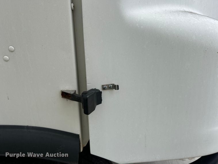 image for item DO1158 1999 Freightliner  MT45 delivery truck