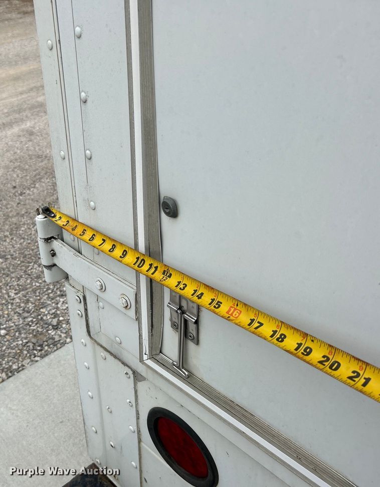 image for item DO1158 1999 Freightliner  MT45 delivery truck